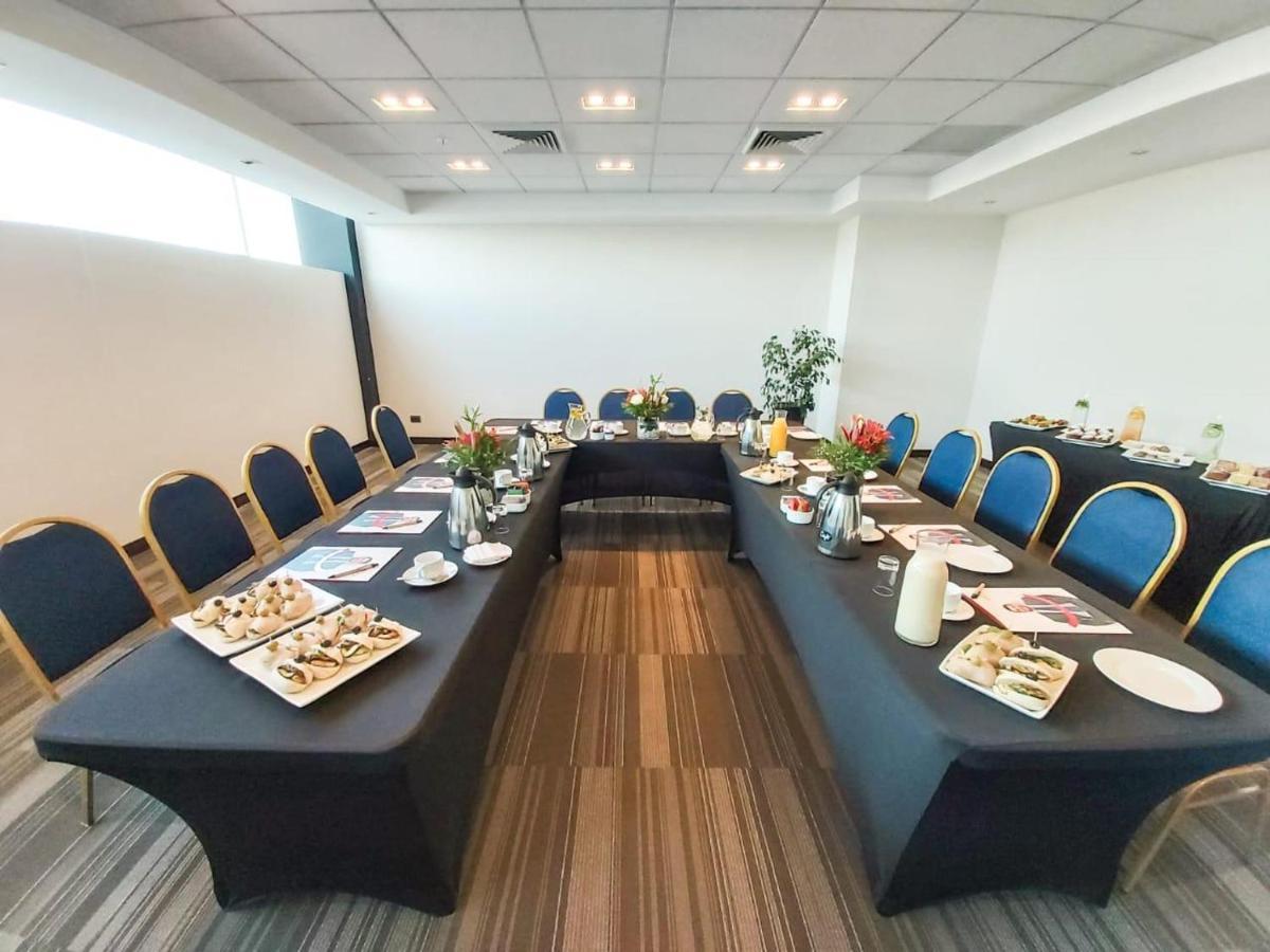 Mds Hotel Chillan Bagian luar foto Meeting room at the hotel