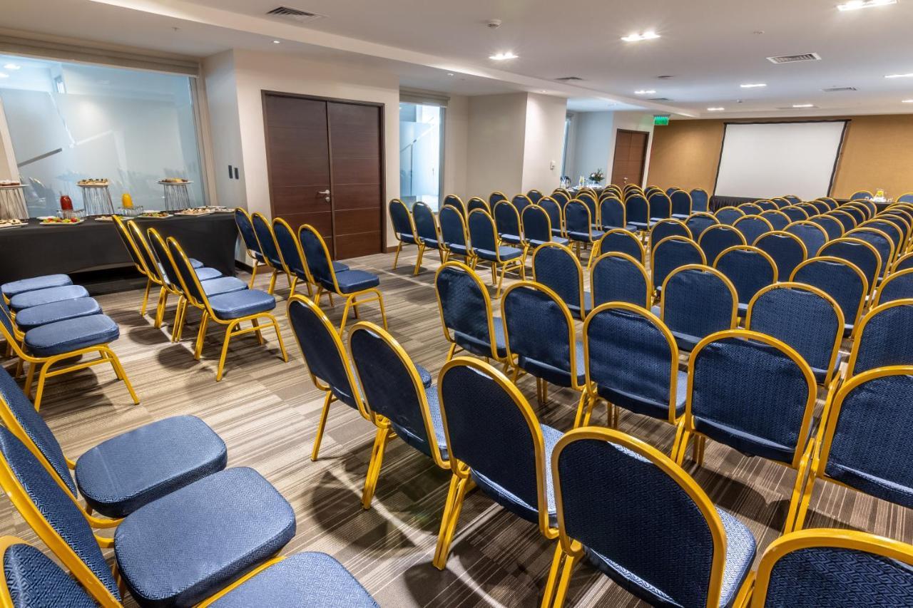 Mds Hotel Chillan Bagian luar foto A meeting room at the hotel
