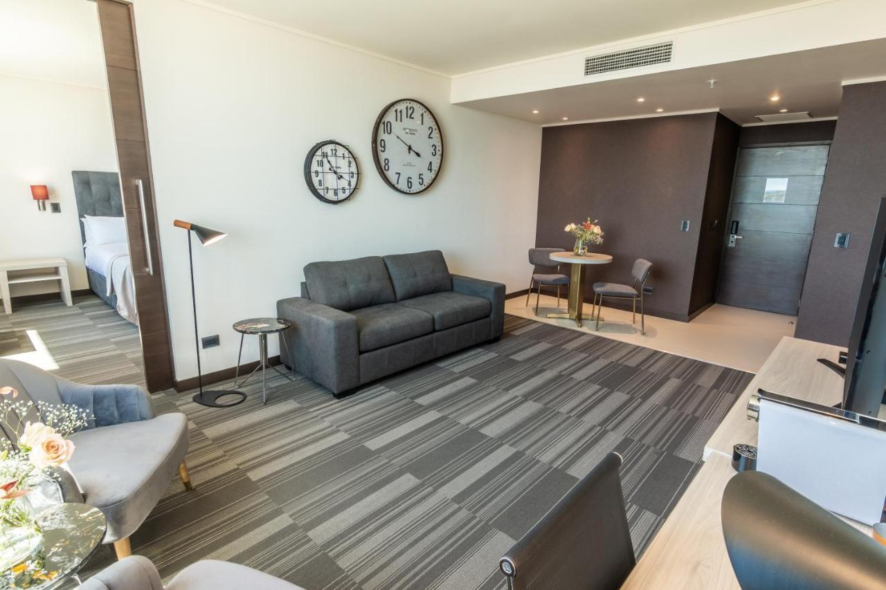 Mds Hotel Chillan Bagian luar foto A suite at the hotel
